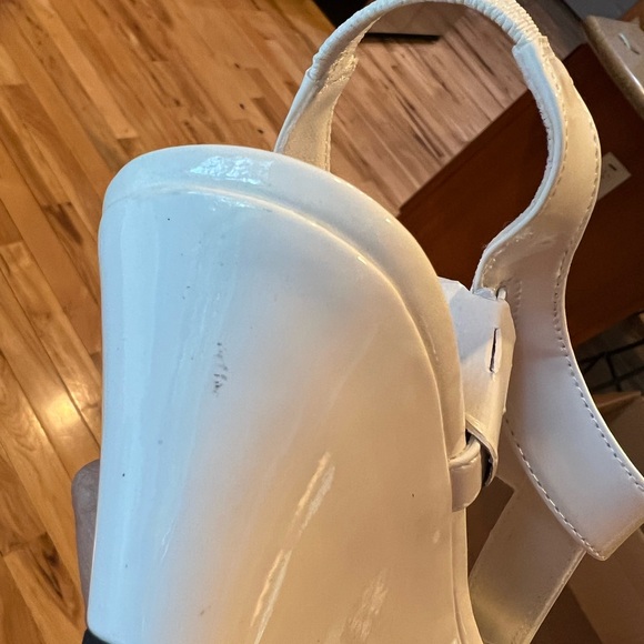 Comfort Plus by Predictions Swanky White Patent wedge sandal.  NWT Size 8W - Picture 5 of 12